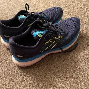 Men’s Brooks Size 10.5 Like New